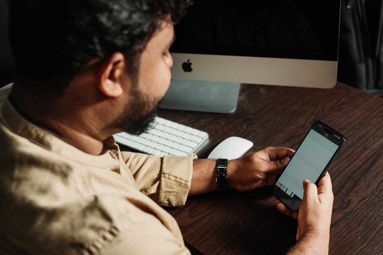 How to Spot and Deal with Fake Apps